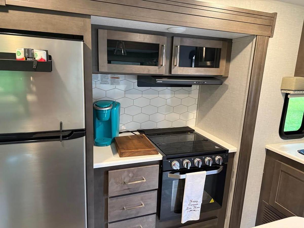 Used 2021 Forest River Flagstaff 29RLBS