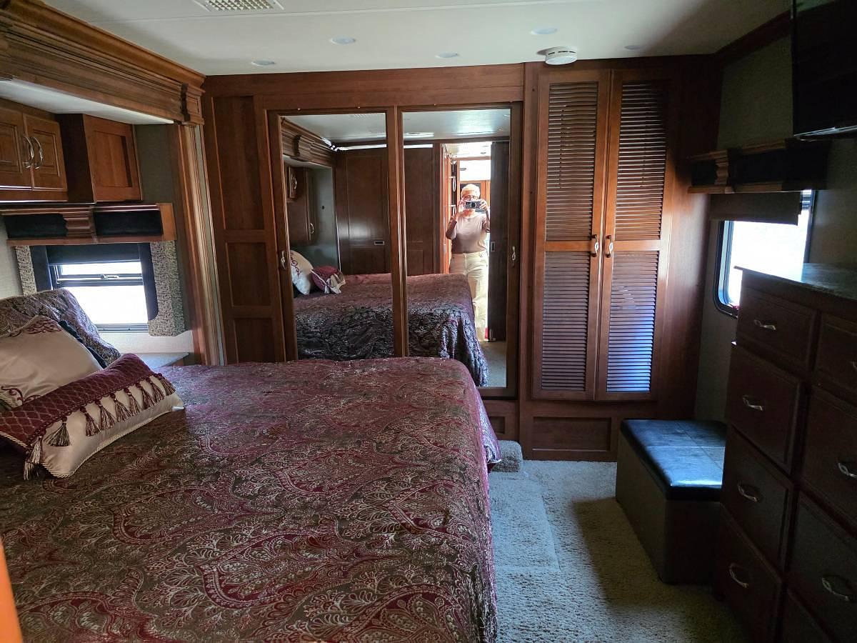 Used 2015 Fleetwood Discovery 40G Class A Motorhome