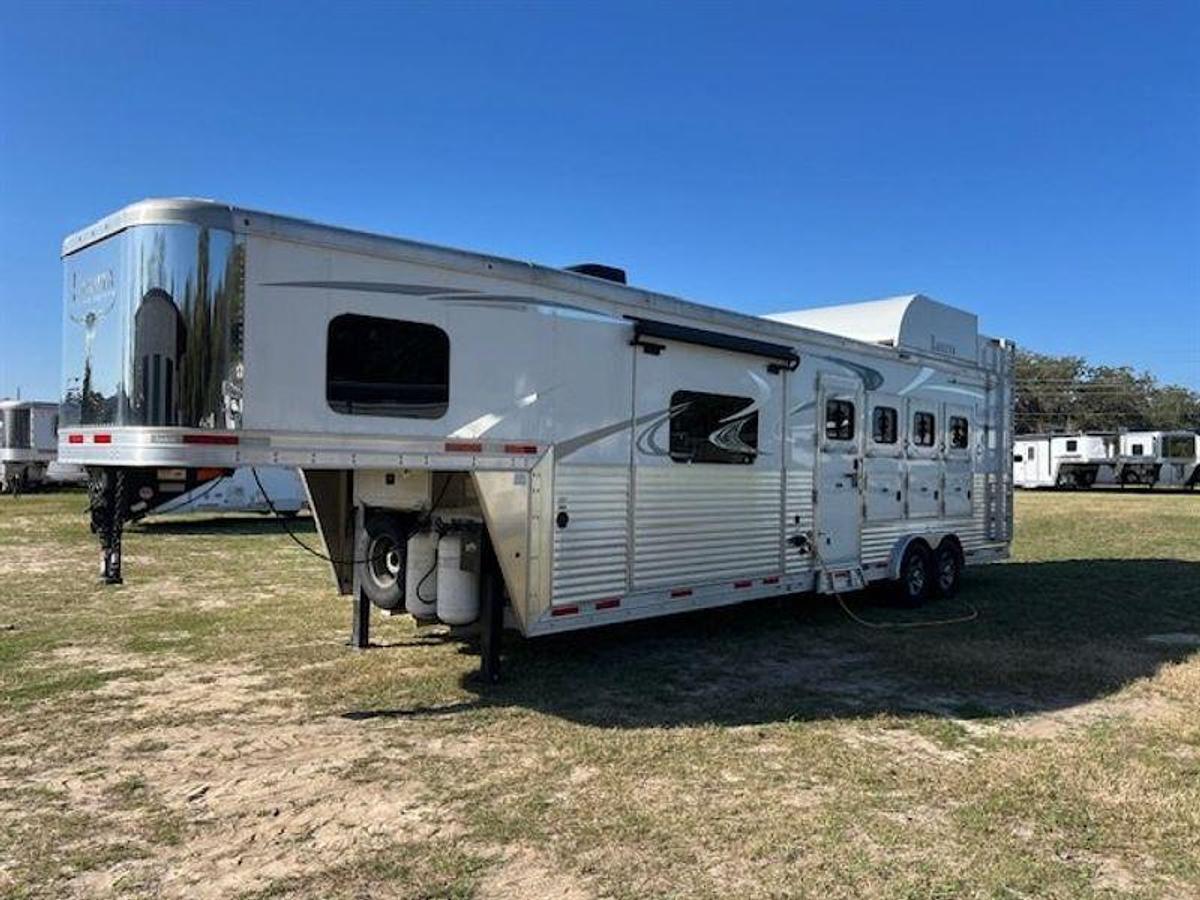 Used 2020 Lakota Bighorn 4 Horse w/ Living Quarters