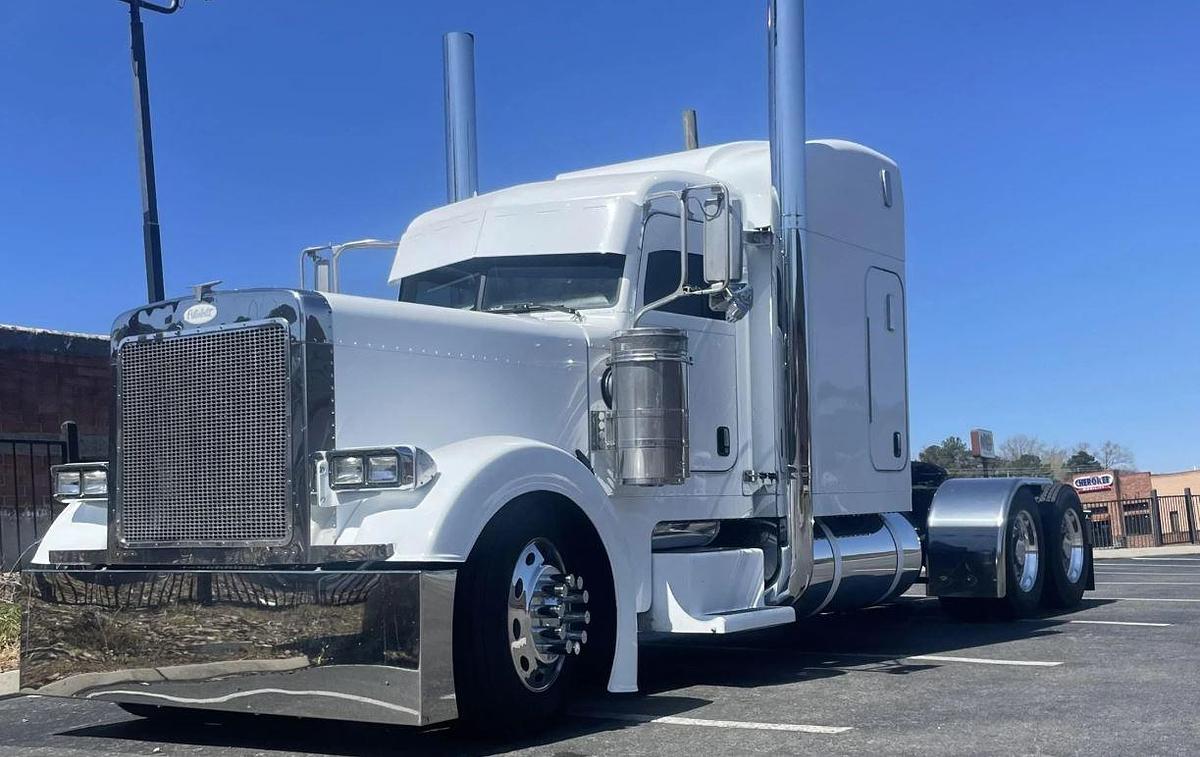 Used 2005 PETERBILT 379EXHD with 2014 Ritenour 53' Step Deck Trailer