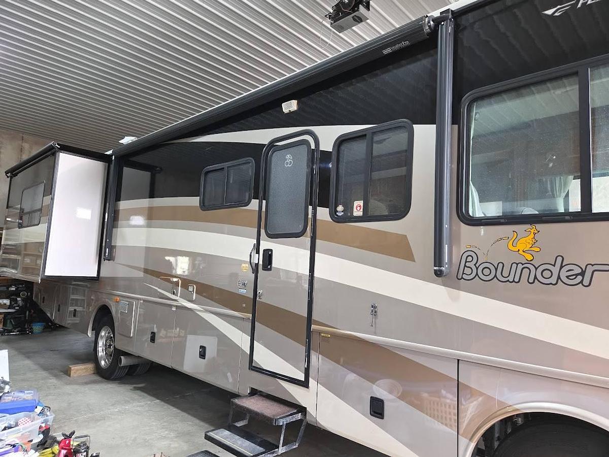 Used 2007 Fleetwood Bounder