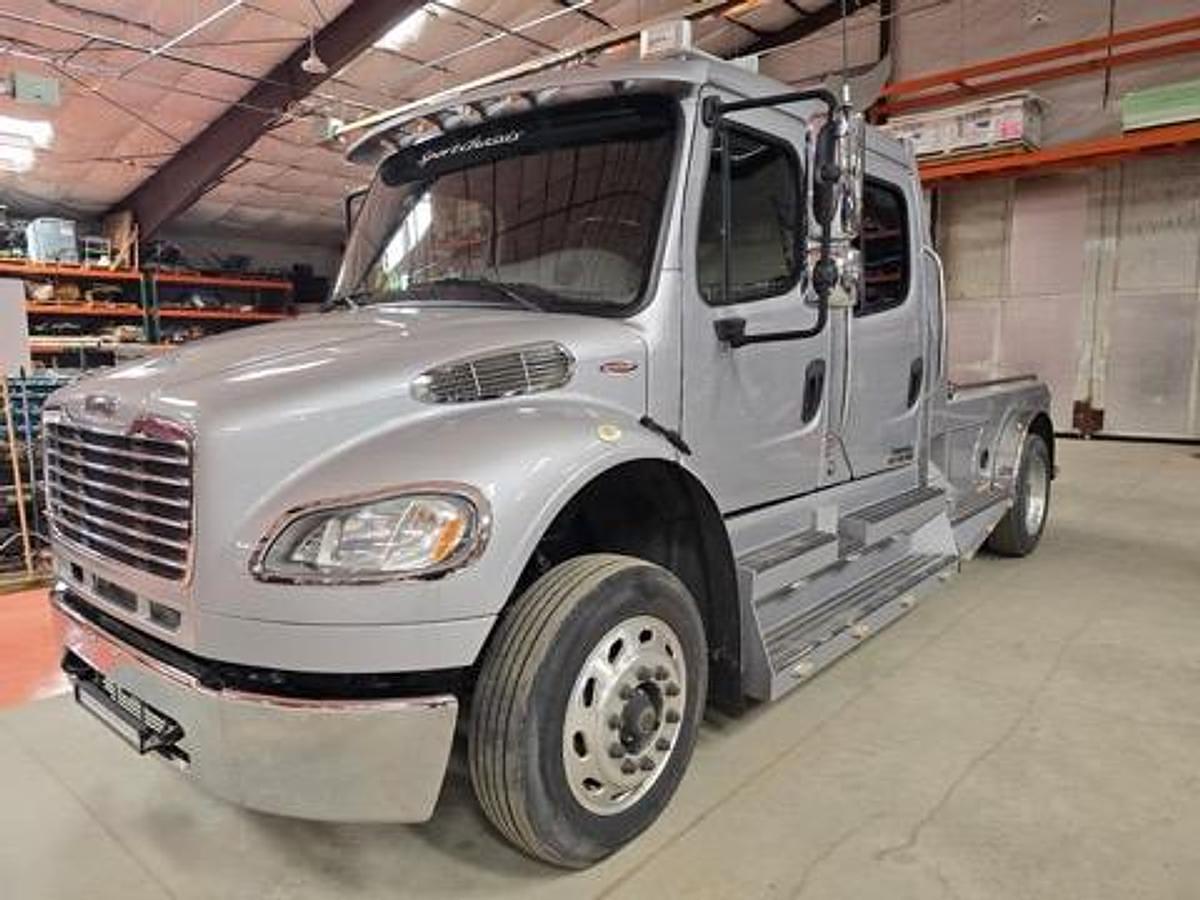 Used 2014 Freightliner Sport Chassis w/ 40' TPD Gooseneck Stacker