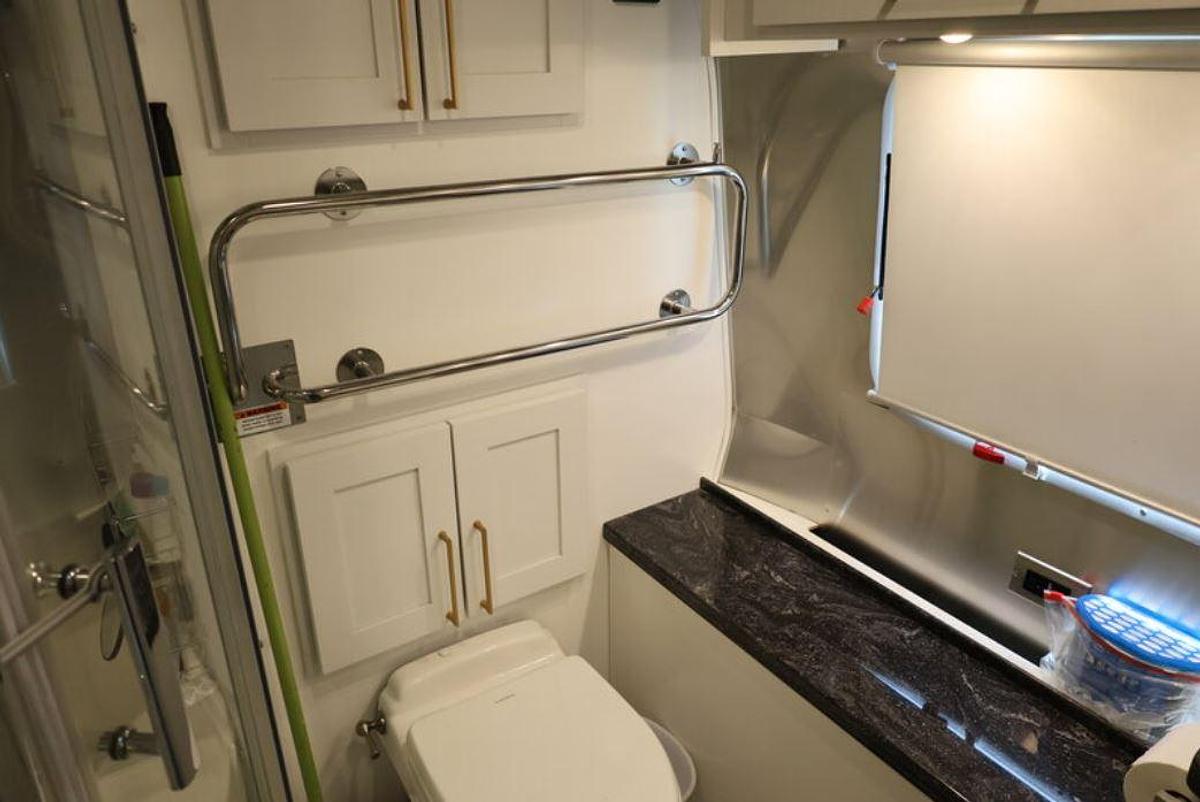 Used 2021 Airstream Classic 33FB Travel Trailer