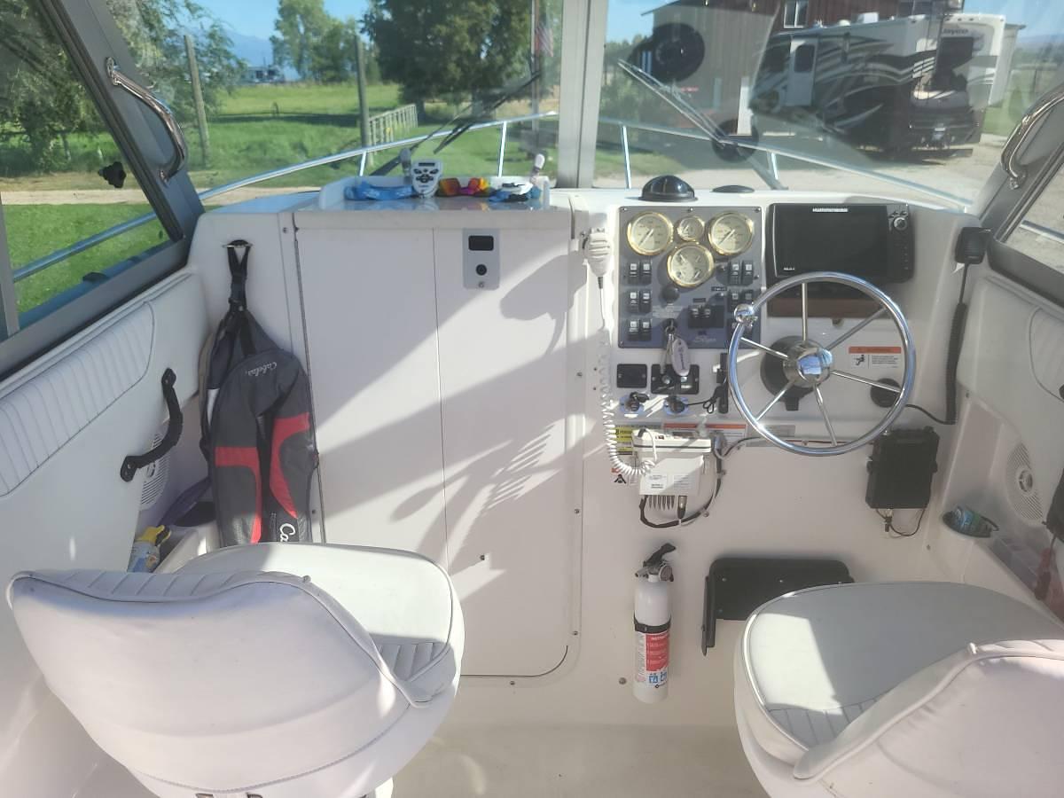 Used 2008 Seaswirl Striper 2101 Walk-Around Alaskan Package Powerboat