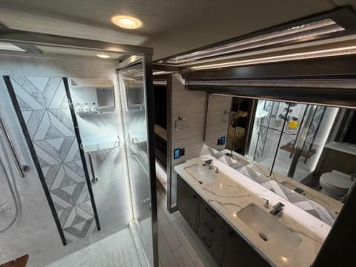 Used 2022 Tiffin Zephyr 45PZ
