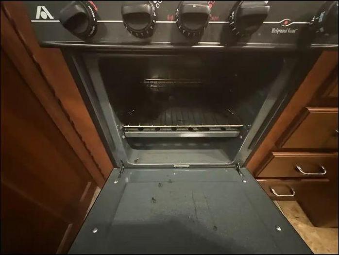 Used 2015 Thor Motor Coach Hurricane 27K