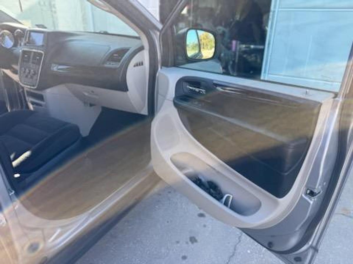 Used  2020 DODGE Grand SE Caravan Wheelchair Conversion Van