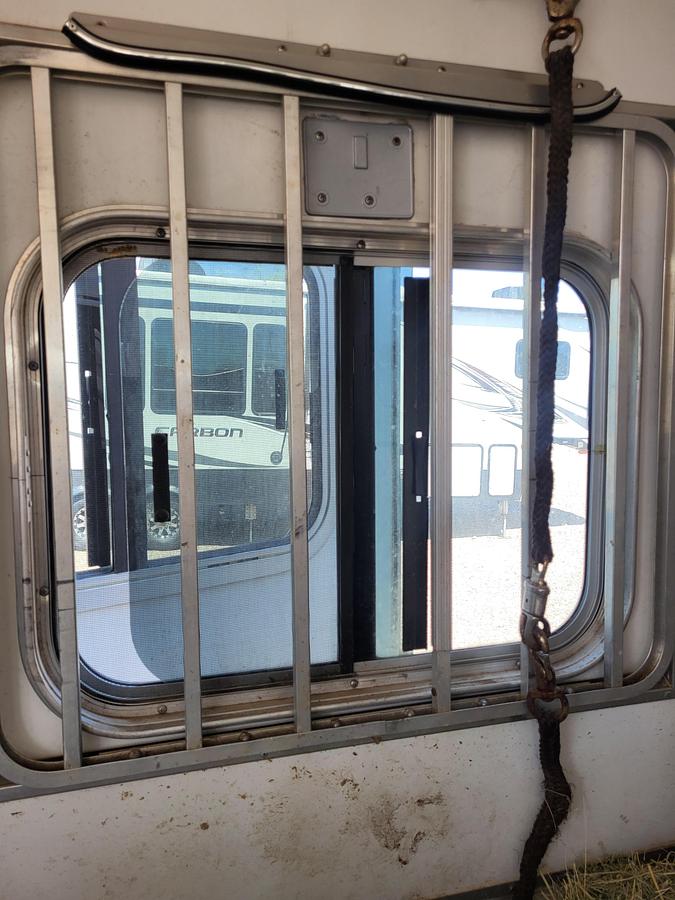 Used 2004 Sooner Horse Trailer