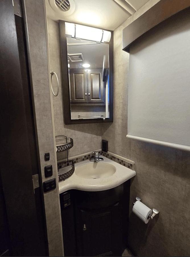 Used 2016 Winnebago Adventurer 38Q