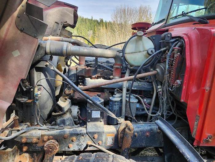 Used 1997 Mack RD688ES with a National 800C Crane