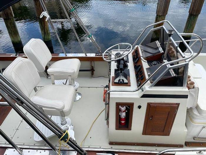 Used 1983 Boston Whaler 22 Outrage