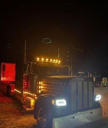 Used 2015 Peterbilt 389 Glider Kit