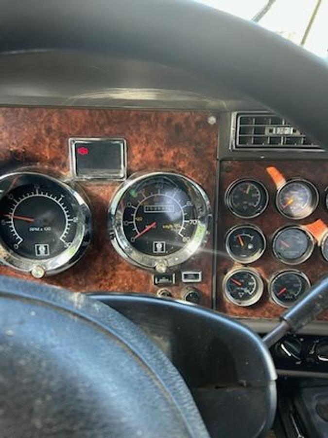 Used 2005 Kenworth T800 Dump Truck