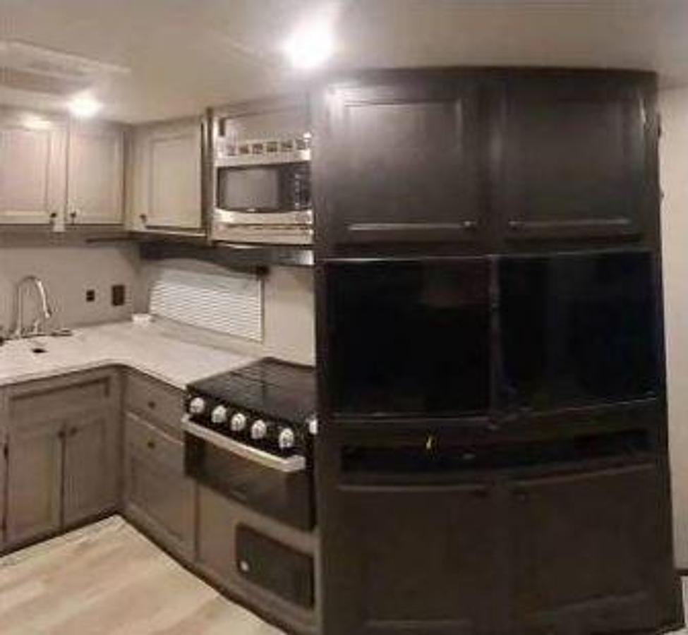Used 2021 Starcraft Super Lite Travel Trailer • Like New • New Flooring