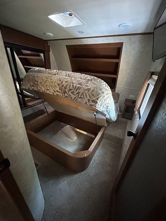 Used 2015 Open Range Light 318RLS