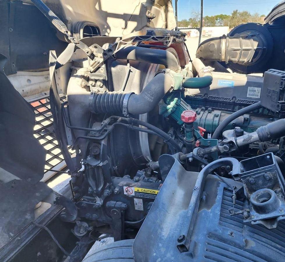 Used 2017 Volvo VAH64600 9 Car Hauler