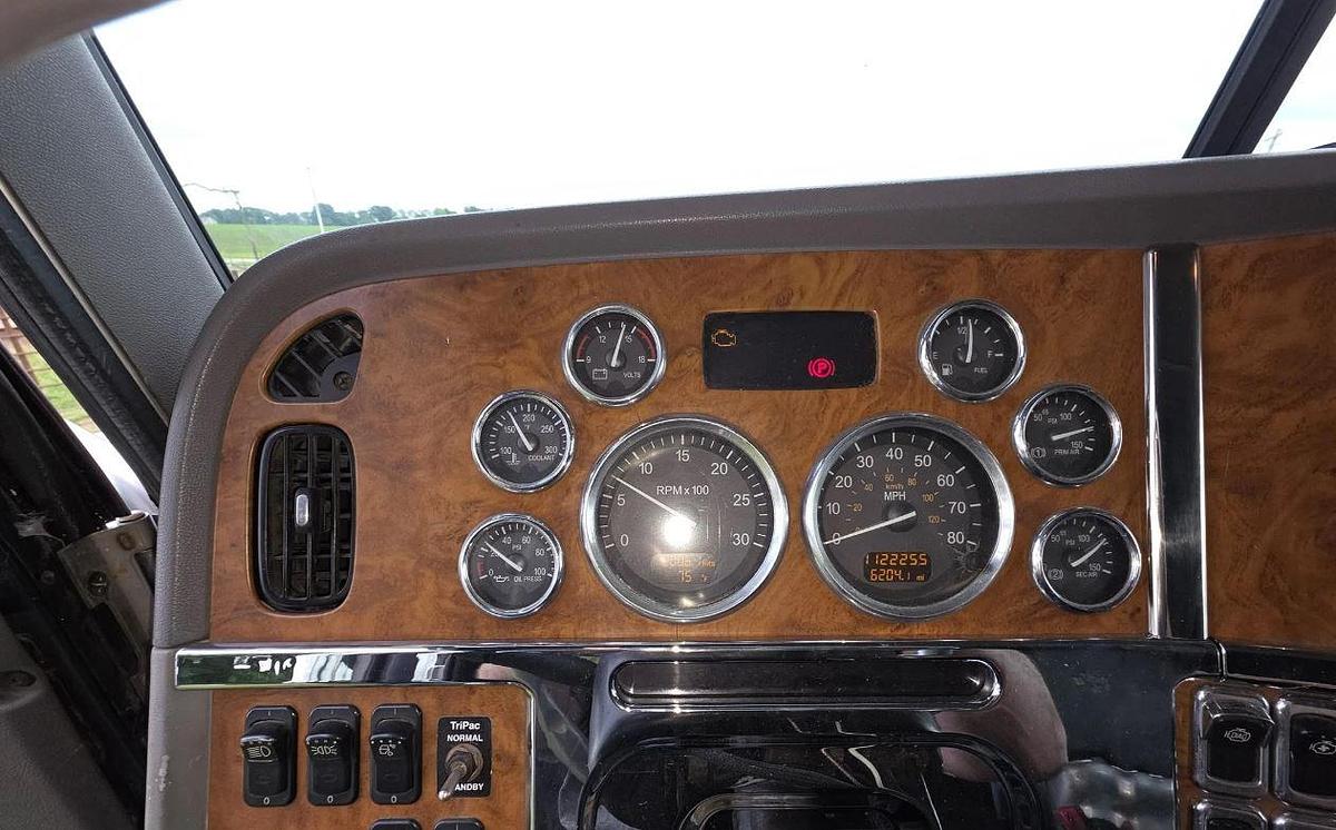 Used 2006 Peterbilt 379 Sleeper Truck