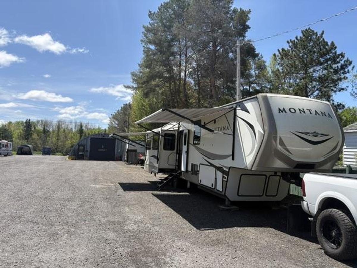 Used 2019 Keystone Montana Legacy Edition Series M-3930FB