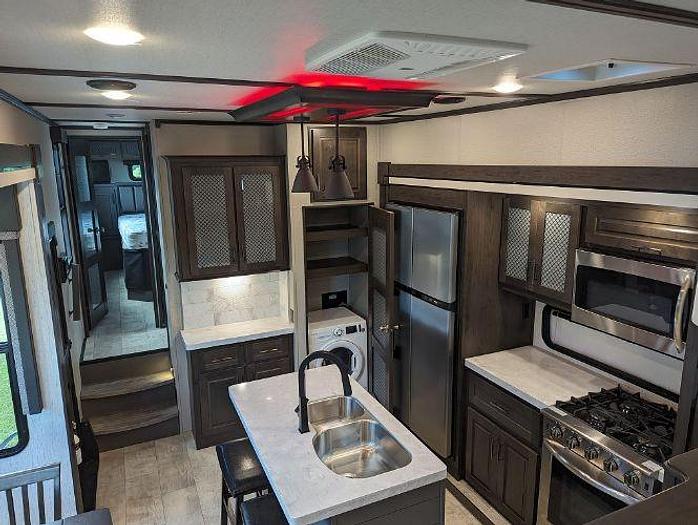 Used 2021 Grand Design Momentum 376THS