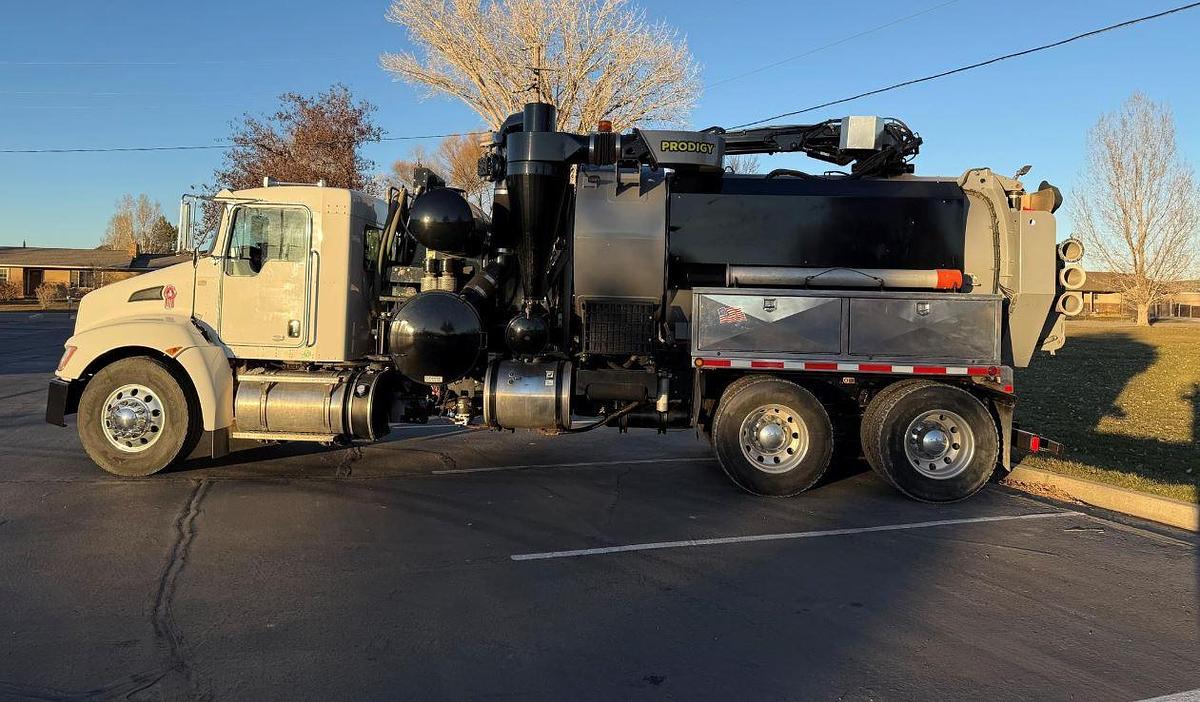 Used 2020 Kenworth T370