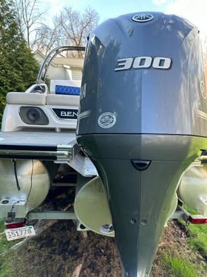 Used 2021 Bennington 23RSB Pontoon Boat
