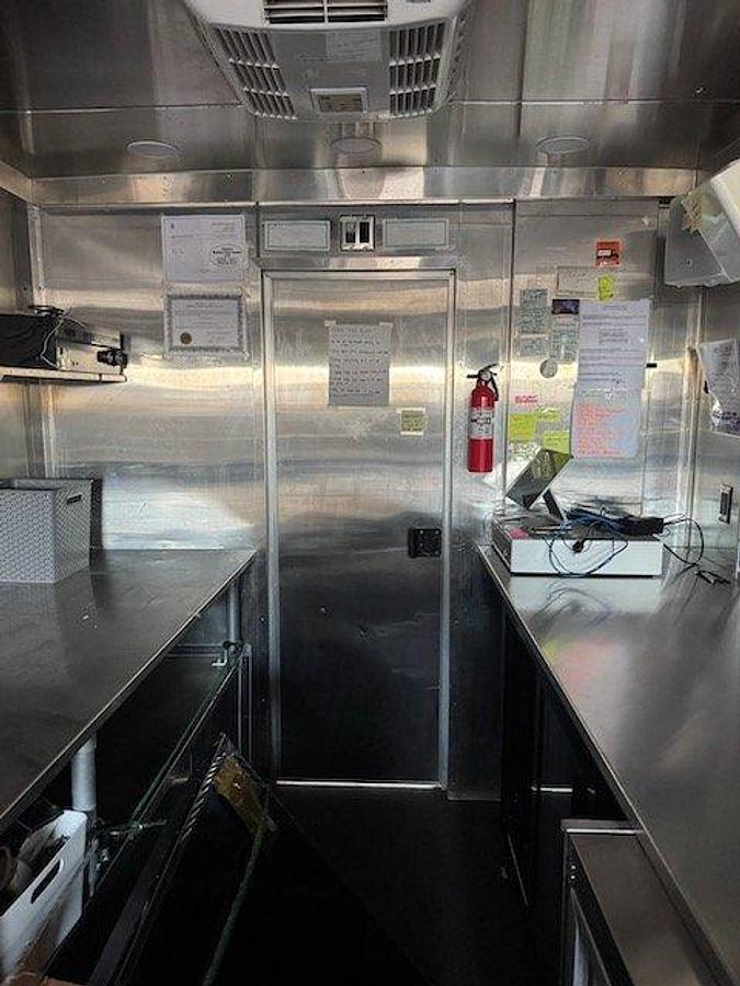Used 2018 Ford P1000 Commercial Food Truck