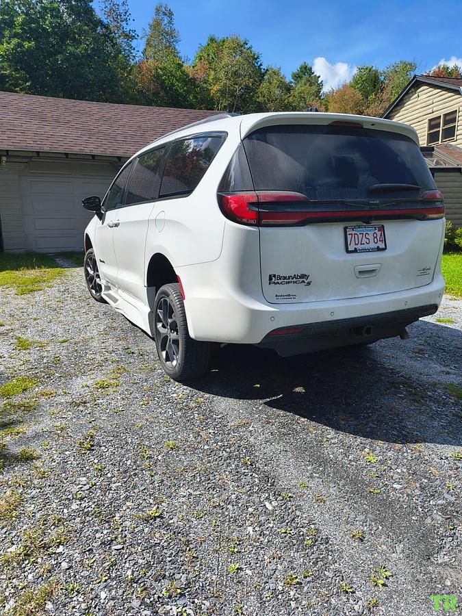 Used 2026 Chrysler Pacifica With Automatic Braunability Handicap Ramp