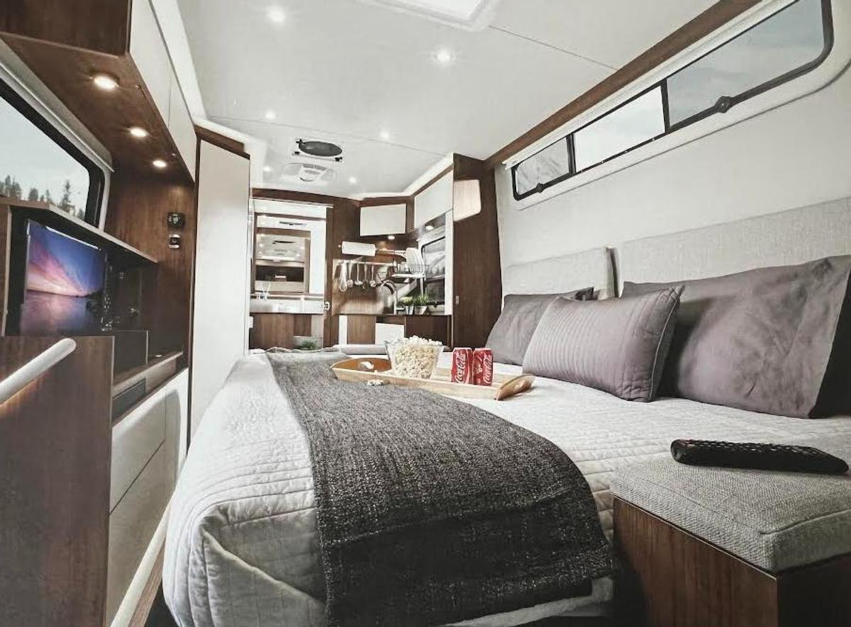 Used 2017 Leisure Travel Wonder 24MB