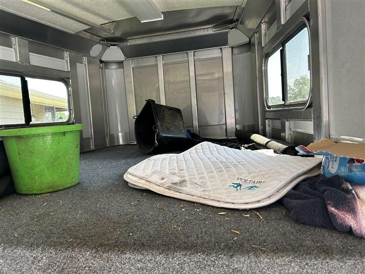 Used 2011 4 Star Three Horse Trailer with Living Quarters