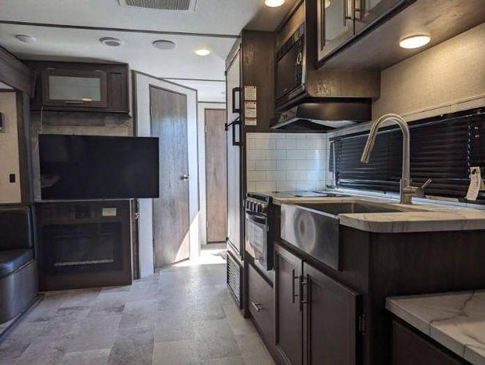 Used 2021 Dutchmen Coleman Light 2515RL