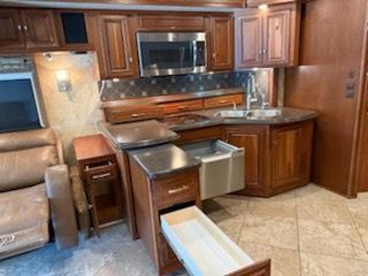 Used 2011 Winnebago Tour 42QD Class A Motorhome