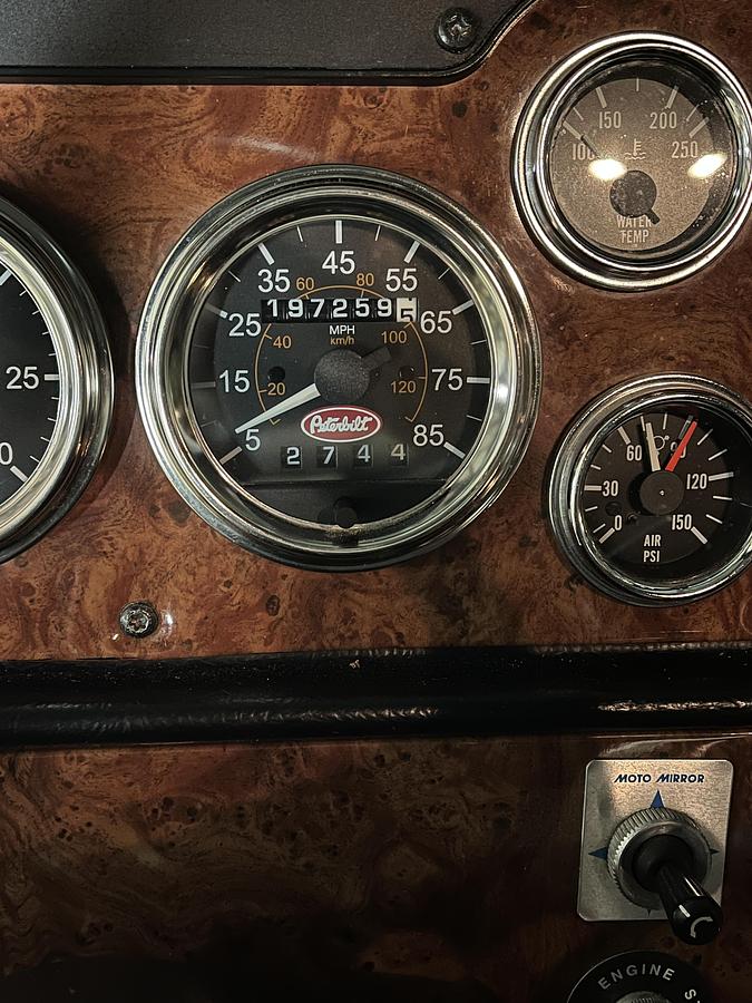 Used 2001 Peterbilt 379 Sleeper Semi Truck