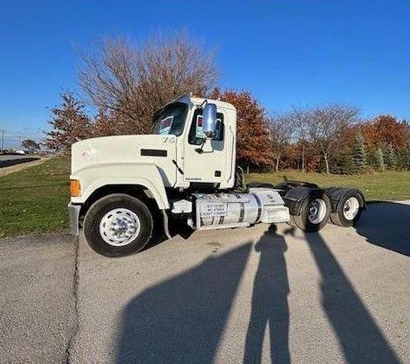 Used 2014 Mack PINNACLE CHU613
