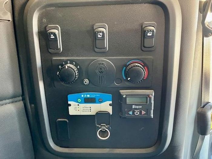 Used 2022 Kenworth T880 Sleeper Semi Truck