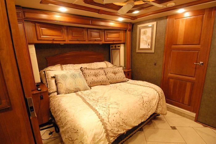 Used 2015 Winnebago Ellipse 42QD