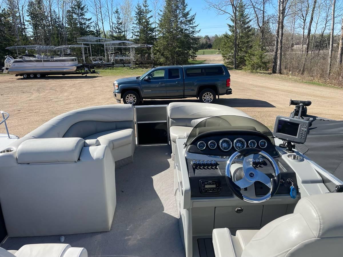 Used 2015 Misty Harbor 2385 Sportoon