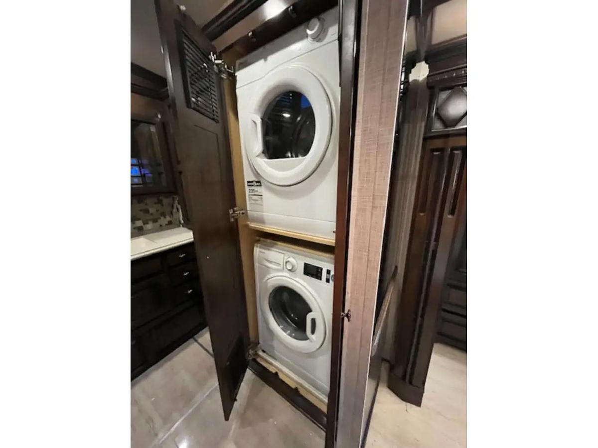 Used 2022 Newmar Dutch Star 4081