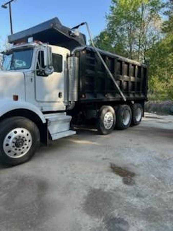 Used 2005 Kenworth T800 Dump Truck