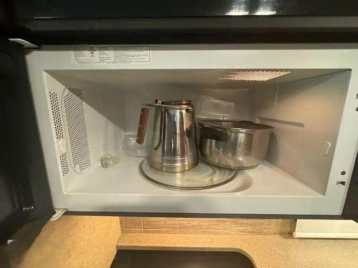 Used 2015 Thor Motor Coach Hurricane 27K