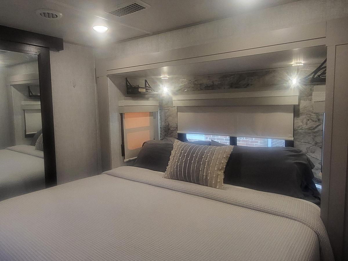 Used 2021 Forest River Palomino Columbus 1492 382FB