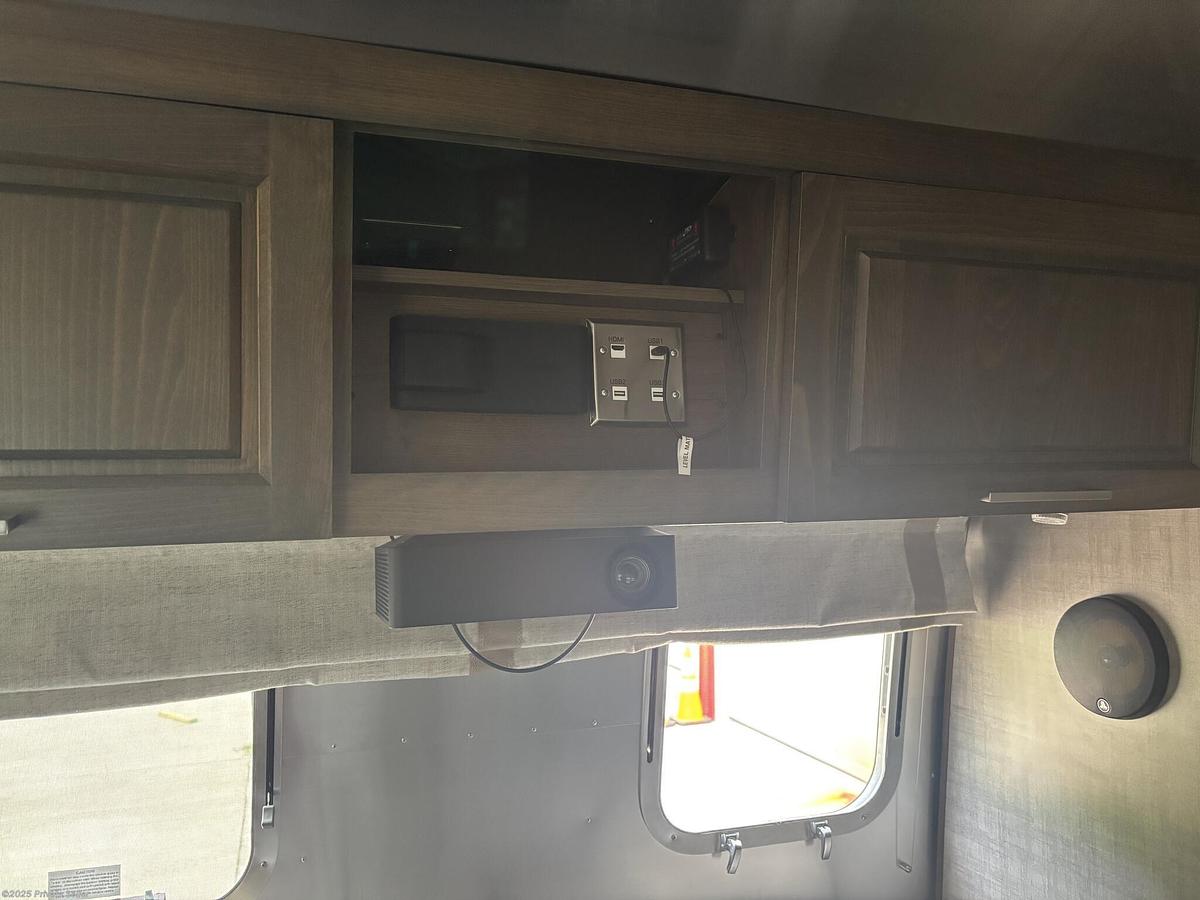 Used 2023 Airstream Classic 33