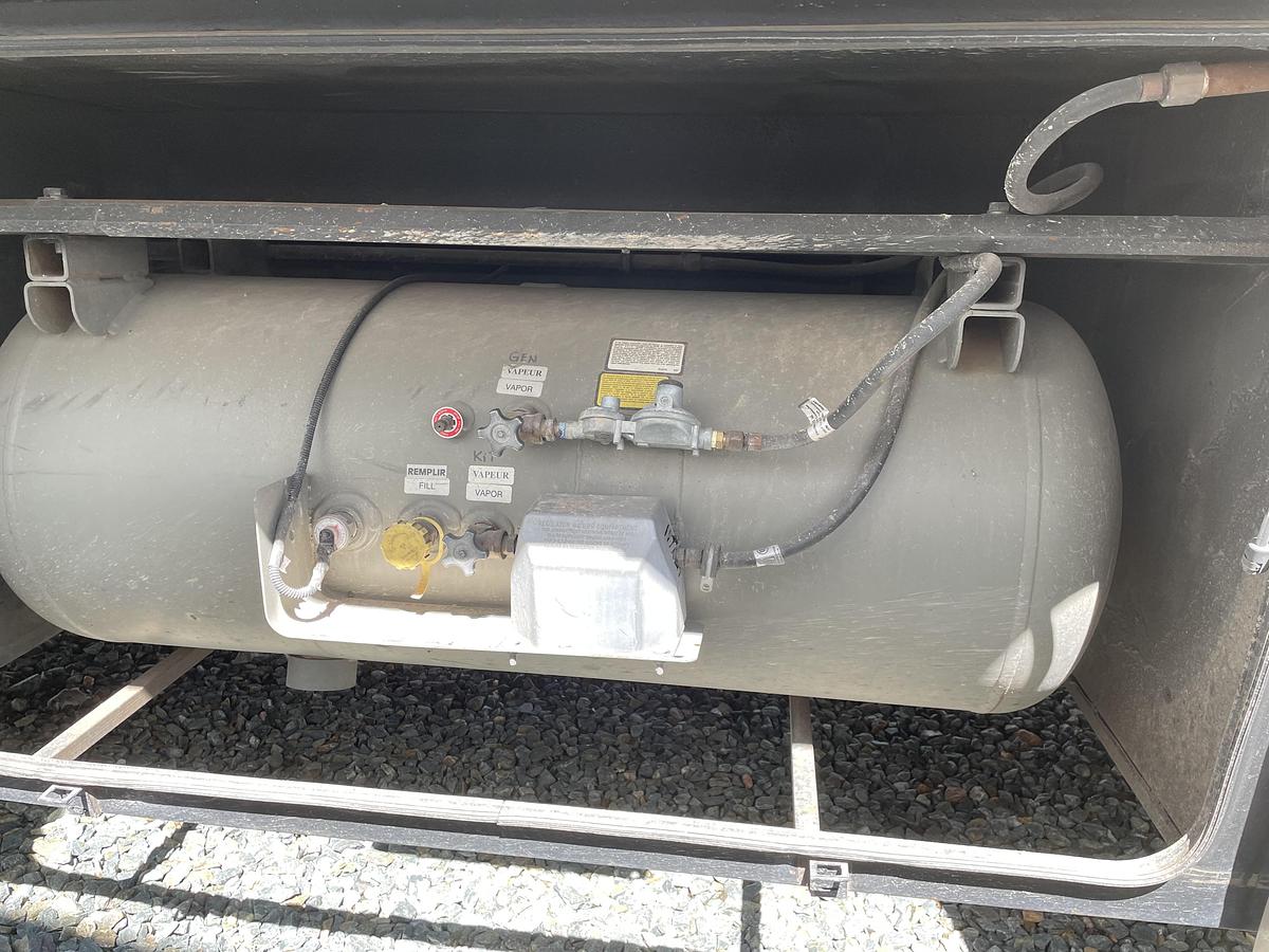 Used 2002 National Tradewinds Class A Motorhome