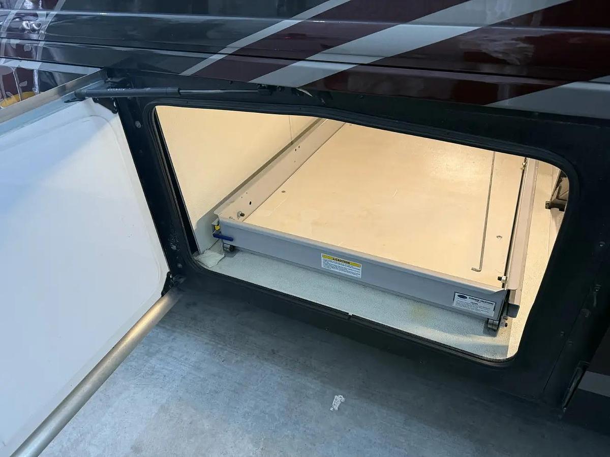 Used 2022 Fleetwood Discovery LXE 44H