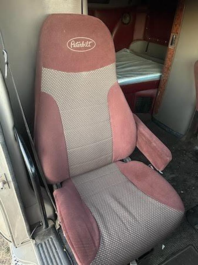 Used 2012 Peterbilt 587 Conventional Sleeper Semi