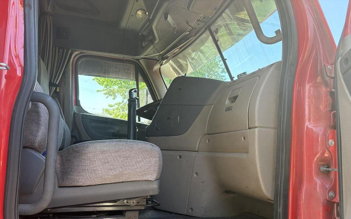 Used 2015 FREIGHTLINER CASCADIA 125