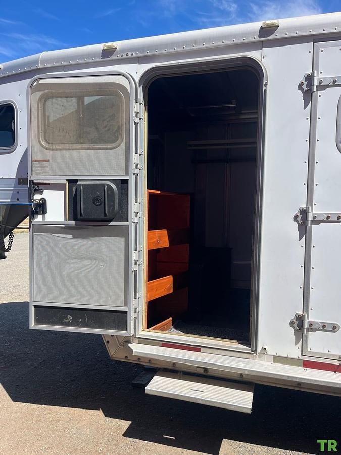 Used 2003 Exiss 6-Horse Gooseneck Trailer