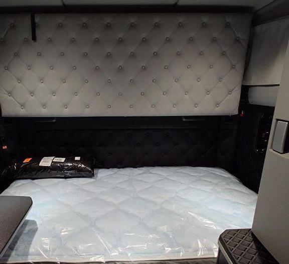 Used 2023 KENWORTH W990