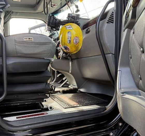 Used 2022 KENWORTH T880