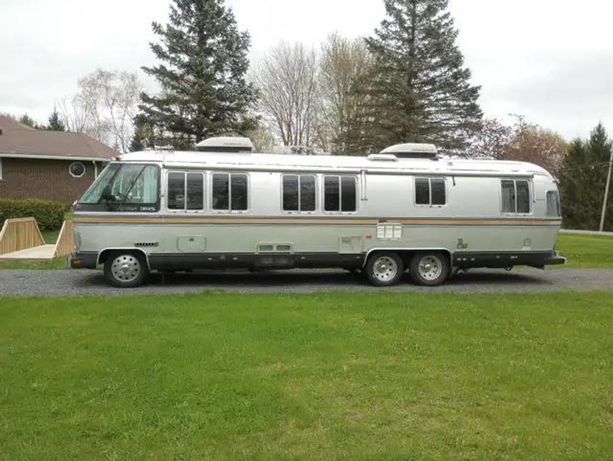 Used 1987 Airstream 34.5' Motorhome – 454 Chevrolet V8 – Automatic