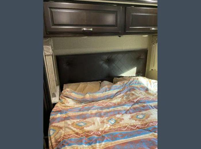 Used 2017 Dynamax DX3 37TS